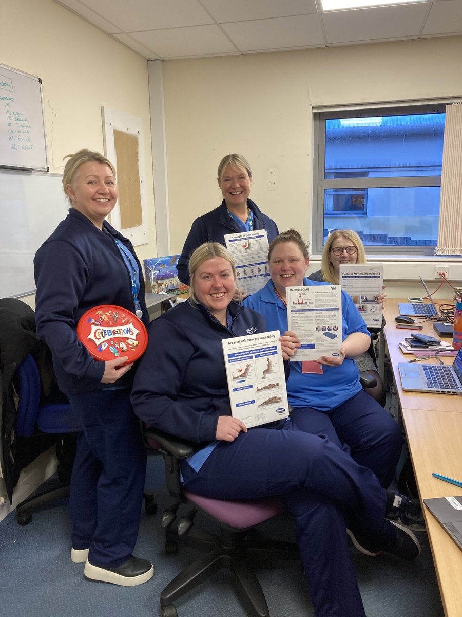 LindaPrimmer's tweet photo. Midlothian Care Home  team ready to #MakingEveryContactcount #STOPTHEPRESSURE Thanks to @InvacareUK @Tpressurecare ⁦⁦⁦@LothianTVN⁩ ⁦@SoTV_UK⁩        Thanks to Invacare / Stuart Abel https://t.co/abRBB5bHLD