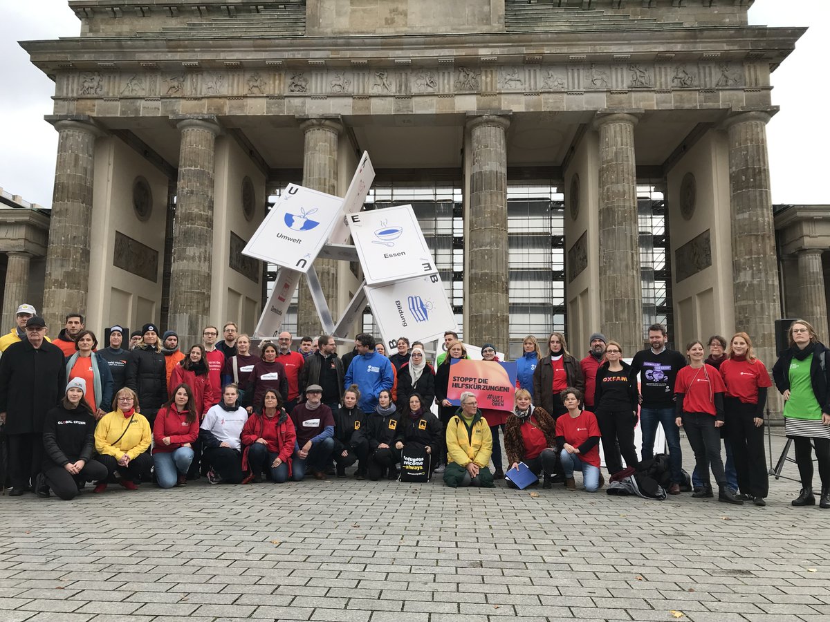 tdh_de's tweet photo. Hilfskürzungen stoppen! Gemeinsam mit 25 NGOs fordern wir die Bundesregierung mit unserer Aktion auf, notleidende Kinder nicht im Stich zu lassen und von den geplanten Kürzungen abzusehen. https://t.co/AXpy0arXnE

#LuftNachOben #KeineZeitFürKürzungen https://t.co/DhPnsudwg4