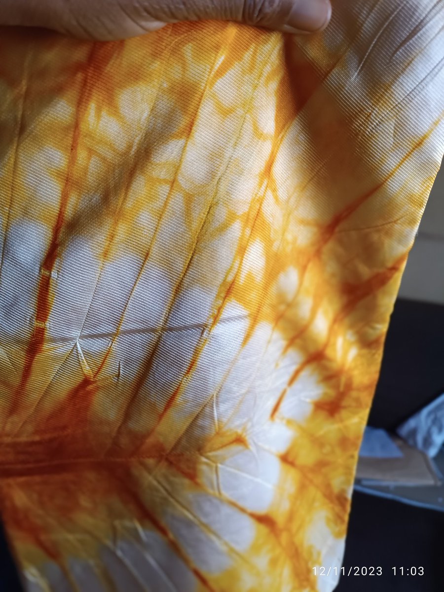 mz_ibukunoluwah's tweet photo. Ekaro eyin temi 🥰 lemme bless your timeline with this beauri ❤️ adire silk that went to harvard university.... it's soft and lushy which makes it body friendly 4yards for 6k.. #adirefidence #adirebespoke #adiretotheworld #adirefabrics https://t.co/AAXTQSt5c4