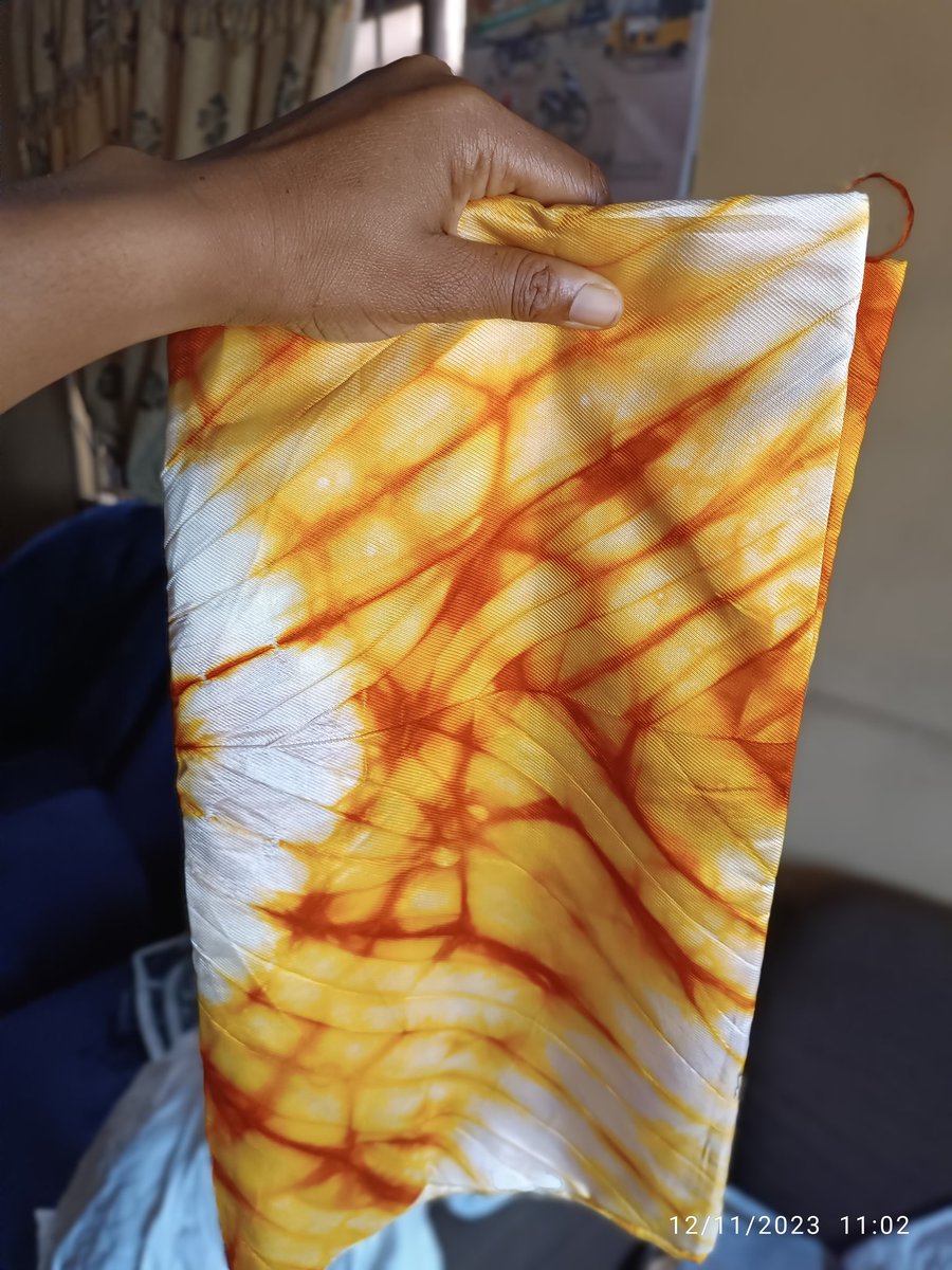 mz_ibukunoluwah's tweet photo. Ekaro eyin temi 🥰 lemme bless your timeline with this beauri ❤️ adire silk that went to harvard university.... it's soft and lushy which makes it body friendly 4yards for 6k.. #adirefidence #adirebespoke #adiretotheworld #adirefabrics https://t.co/AAXTQSt5c4