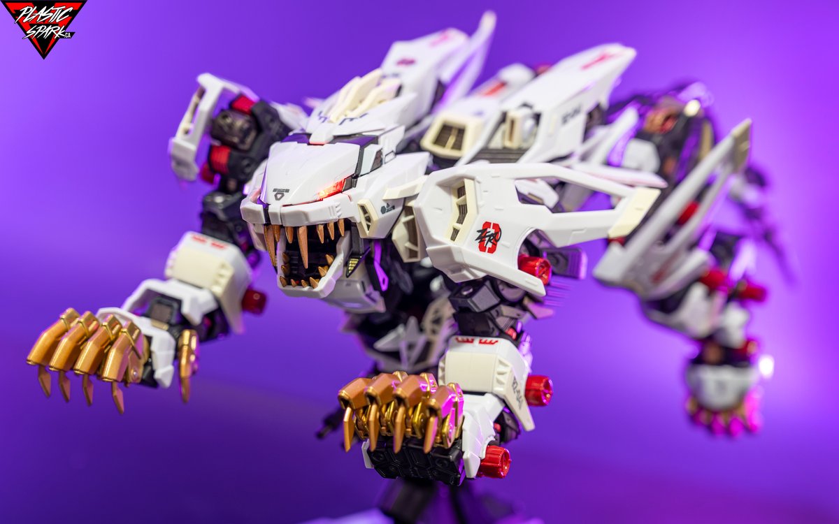 PlasticSparkYYC's tweet image. Bandai Namco - Soul of Chogokin: RZ-041 Liger Zero (ZOIDS)

Not mine, just on loan for a few pics from a buddy. It's a pretty cool figure, but I didn't go all out as it isn't my figure. Full gallery up tomorrow. 

#zoids #ligerzero #soulofchogokin #bandai