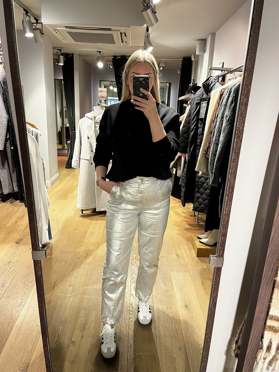 aoife_patrick's tweet photo. Silver jeans are ALWAYS a favourite… 🪩 @WeAreMV_ @JeanneTebbutt https://t.co/VjCgMGa1L7
