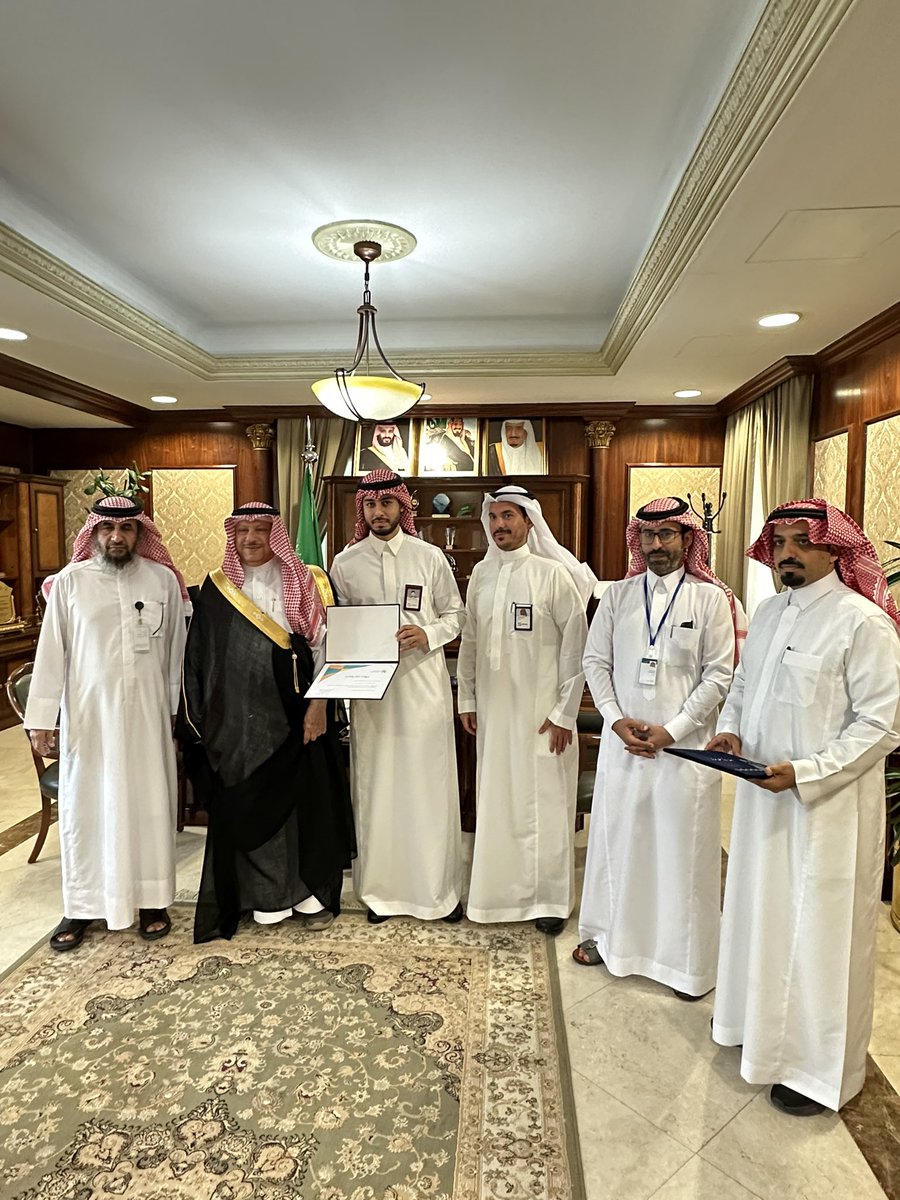 hamoud_Almuklef's tweet photo. بارك سعادة محافظ الخفجي
 الأستاذ محمد بن سلطان  الهزاع
توقيع اتفاقية لتوظيف 50 من أبناء الخفجي بالتعاون مع #مكتب_العمل ممثلا بـ #وحدة_التوطين وشركة #سايبم_الايطالية للعمل في مواقع متفرقة بـ #المنطقة_الشرقية 

وأشاد سعادته بمخرجات هذه الاتفاقية وفرص العمل لأبناء محافظة #الخفجي https://t.co/RKZfv7uqoj