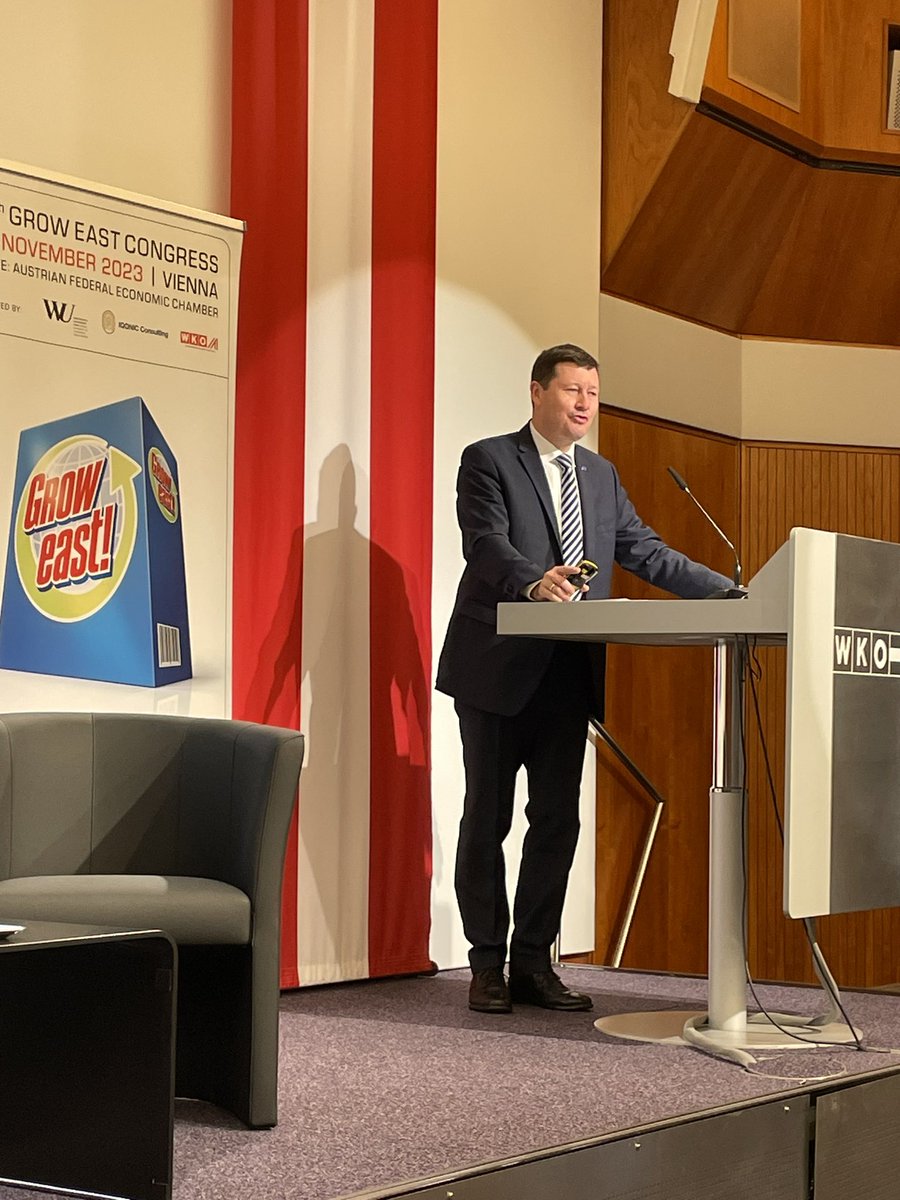 .<a href="/MartinSelmayr/">Martin Selmayr</a>:

Wir wollen nicht Instabilität importieren, sondern Stabilität exportieren. Daher muss die Ukraine den Krieg gewinnen &amp; wir müssen sie unterstützen. Die beste Sicherheitsgarantie für die 🇺🇦 ist die 🇪🇺Beitrittsperspektive.
<a href="/wu_vienna/">WU Vienna</a> <a href="/WKOe/">Wirtschaftskammer Österreich</a>