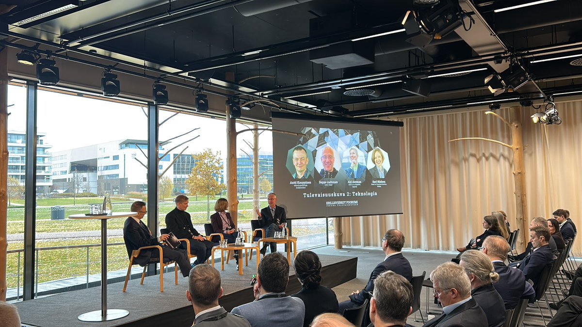 MerjaTiittanen's tweet photo. Miten Eurooppa positioituu teknologiakehityksessä ja #tekoäly’n innovaatioekosysteemeissä? Onko pääomaa ja yhteistyötä riittävästi regulaation rinnalla? #teknologia-keskustelijat @akipekka #sarinielsen #seppoaaltonen @KauppinenAntti näkevät paljon mahdollisuuksia #ervefoorumi23. https://t.co/WGrTTiiBEo