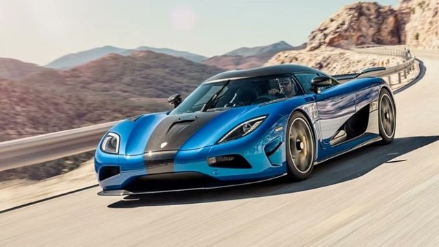 Koenigsegg Agera RS: 445 km/giờ

Được chế tạo bởi một công ty Thụy Điển có tên Koenigsegg, Koenigsegg Agera RS là chiếc xe hơi nhanh thứ ba ở châu Âu từng được sản xuất. Xe được ra mắt vào năm 2015.