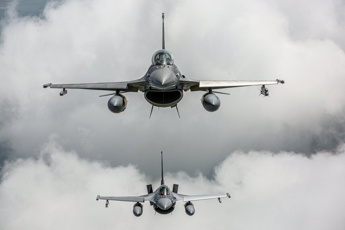 European F-16 Training Center has opened at 86th Air Base in Fetesti, a collaboration between 🇷🇴 &amp; 🇳🇱

The center will train pilots from #NATO allied &amp; partner nations, which includes pilots from #Ukraine 🇺🇦

#StrongerTogether