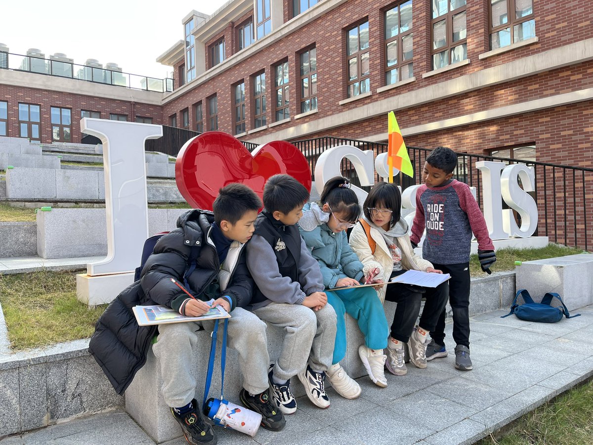 NicoleDorn9's tweet image. The G3 Ss underwent a migration simulation ๐งณ as part of their UOI final performance. They demonstrated excellent thinking skills ๐ก as they analyzed and evaluated push and pull factors of the different countries ๐บ๏ธ and the cost to travel. #SiasIS #PYP