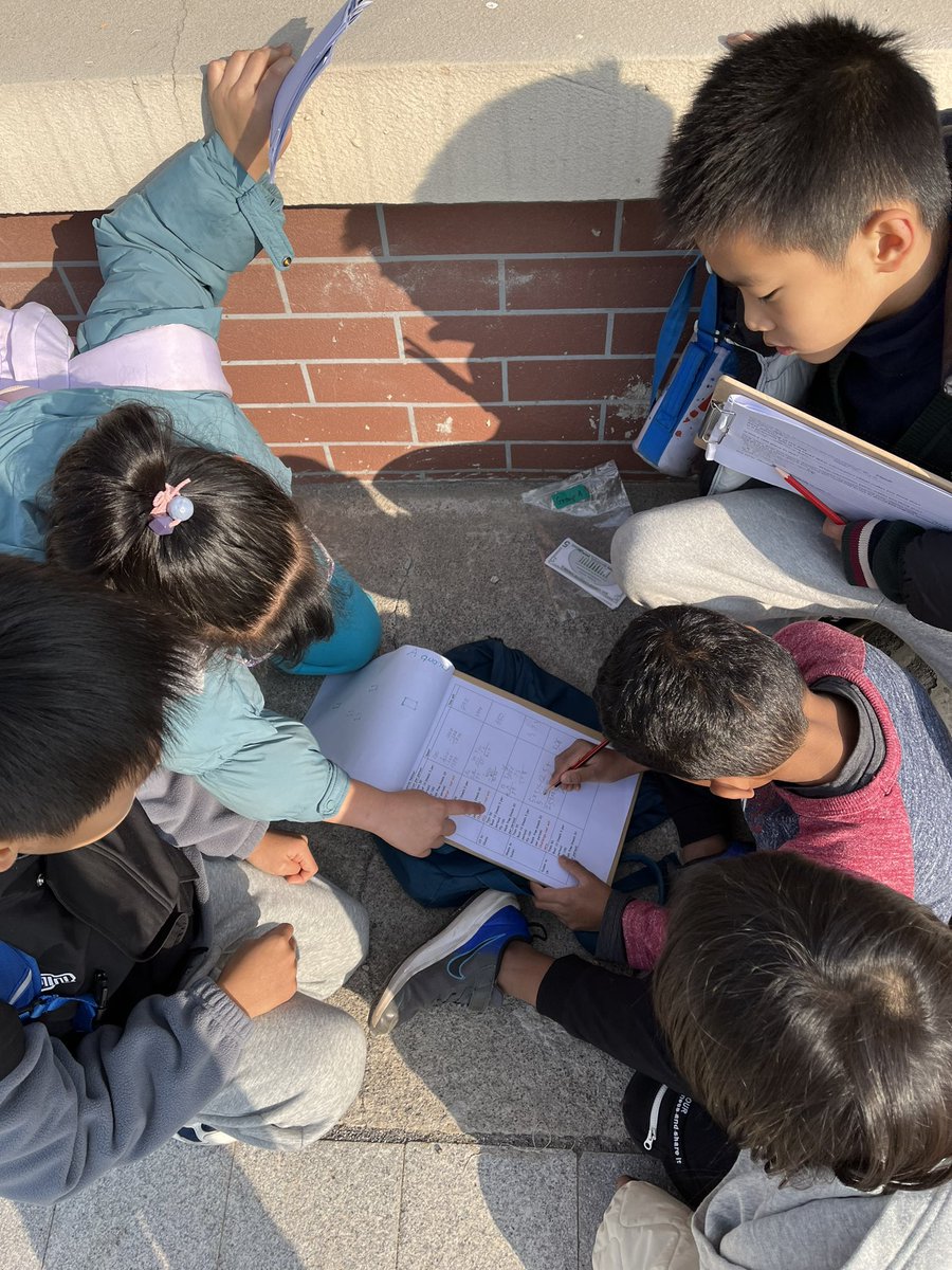 NicoleDorn9's tweet image. The G3 Ss underwent a migration simulation ๐งณ as part of their UOI final performance. They demonstrated excellent thinking skills ๐ก as they analyzed and evaluated push and pull factors of the different countries ๐บ๏ธ and the cost to travel. #SiasIS #PYP