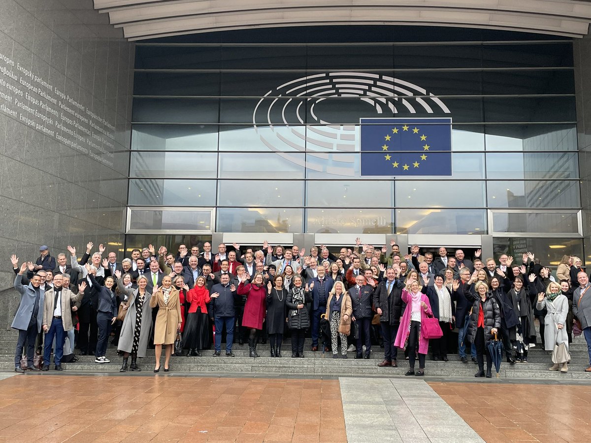 Die deutsche Delegation freut sich auf einen spannenden Tag im EU Parlament @WJDeutschland @DIHK_News @ZDH_news #EPE2023 #EPDU2023