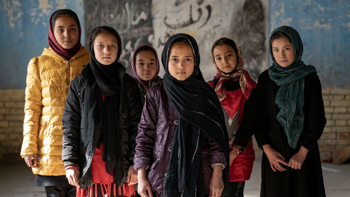 reactnieuws's tweet photo. Belangrijke correctie door de islamocommunisten van PVDA-PTB: meisjes mogen een islamdoek opgedrongen worden in onze scholen niet vanaf 8 jaar, maar vanaf 12 jaar. Oef. #linkseterreurvrienden #wheninaholestopdigging #pvdaptb https://t.co/x4zCyJd2b9