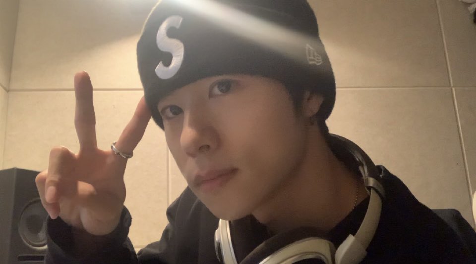 Official_SKYE_'s tweet photo. 안녕하세요! 
지안이에요~저의 브이로그가 
SKYE 유튜브 채널에 업로드 되었어요~
많이 봐주시구 다음 브이로그에서 만나요!

Link👇👇👇
https://t.co/zkEGdXSePk

#skye #스카이 #코아 #coa 
#지안 #jiahn
#vlog #일상 https://t.co/c7ffkcNzAo