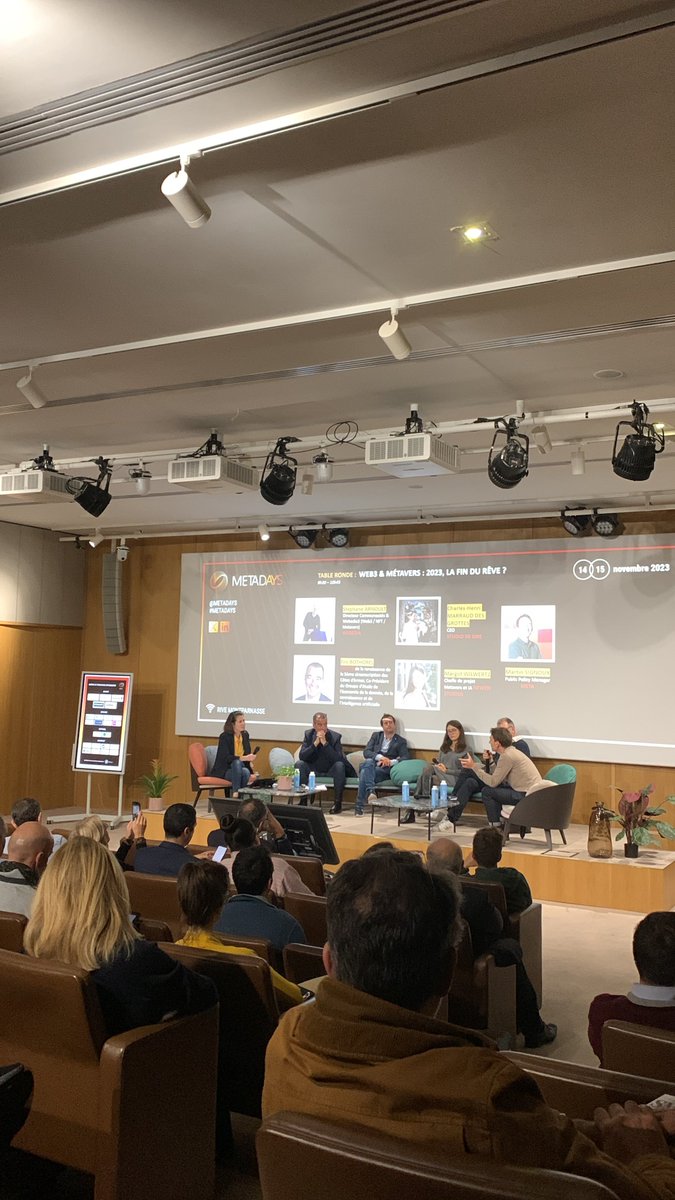 Gm partners 🏜️
Up early, currently at <a href="/CongresMETADAYS/">METADAYS</a> watching very interesting talks!