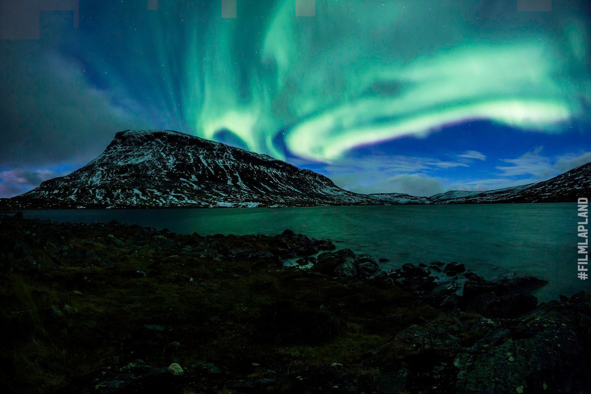 FilmLapland's tweet photo. As the hour hand creeps toward midnight, the sky cracks open, and the Arctic's own fireworks light up the sky. 

Now that's production value.

📸 Jani Kärppä

#filmlapland #northernlights #auroraborealis #darkskies #ArcticFilming #LaplandFinland #FilmLocation #FilmProduction https://t.co/xYXHcibwlM