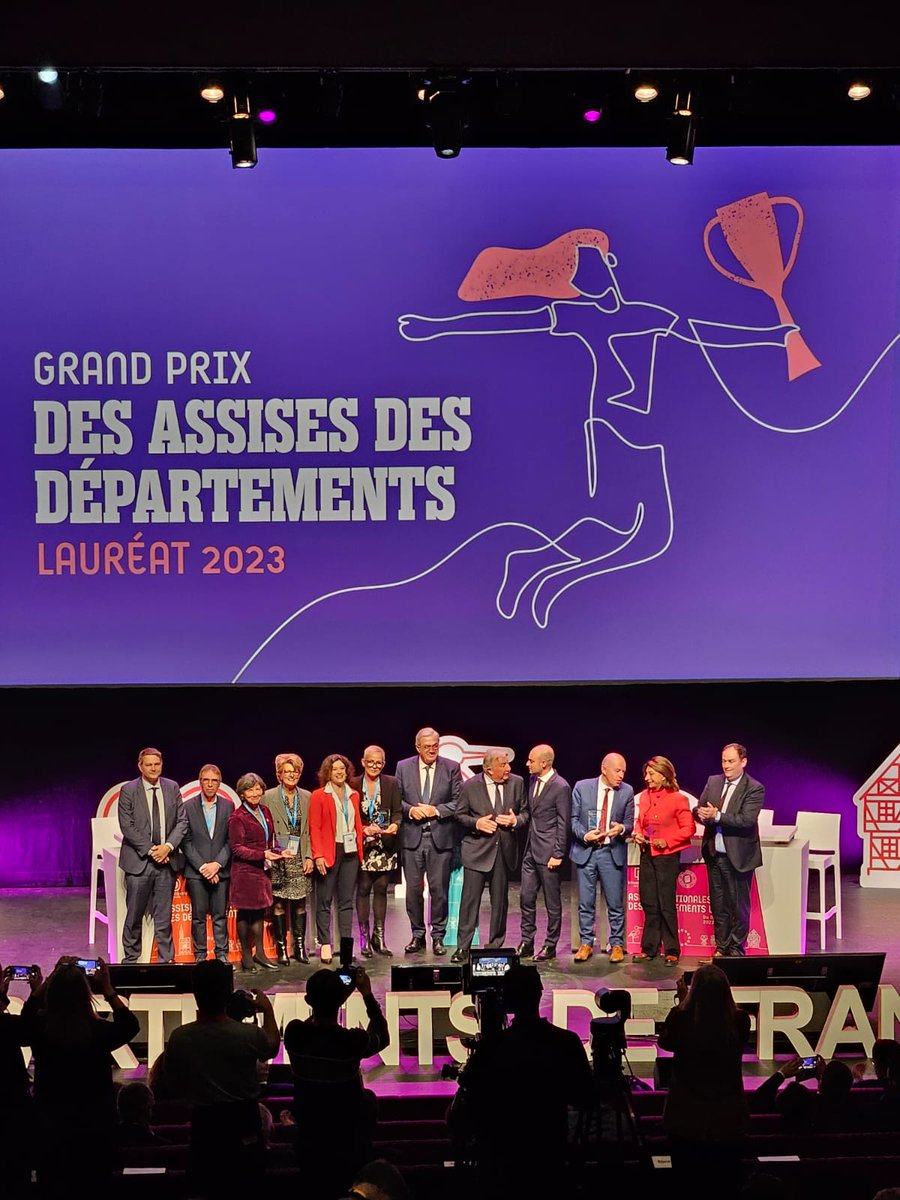 phduchene's tweet photo. #AssisesDF23 Des débats très intéressants face aux enjeux sociétaux. Bravo au département du Cher @departement_18 pour son initiative qui remporte le Grand Prix de @ADepartementsF : un camion médical itinérant pour favoriser l'accès aux soins. On adore et on adhère ! https://t.co/bPR57uIBr4