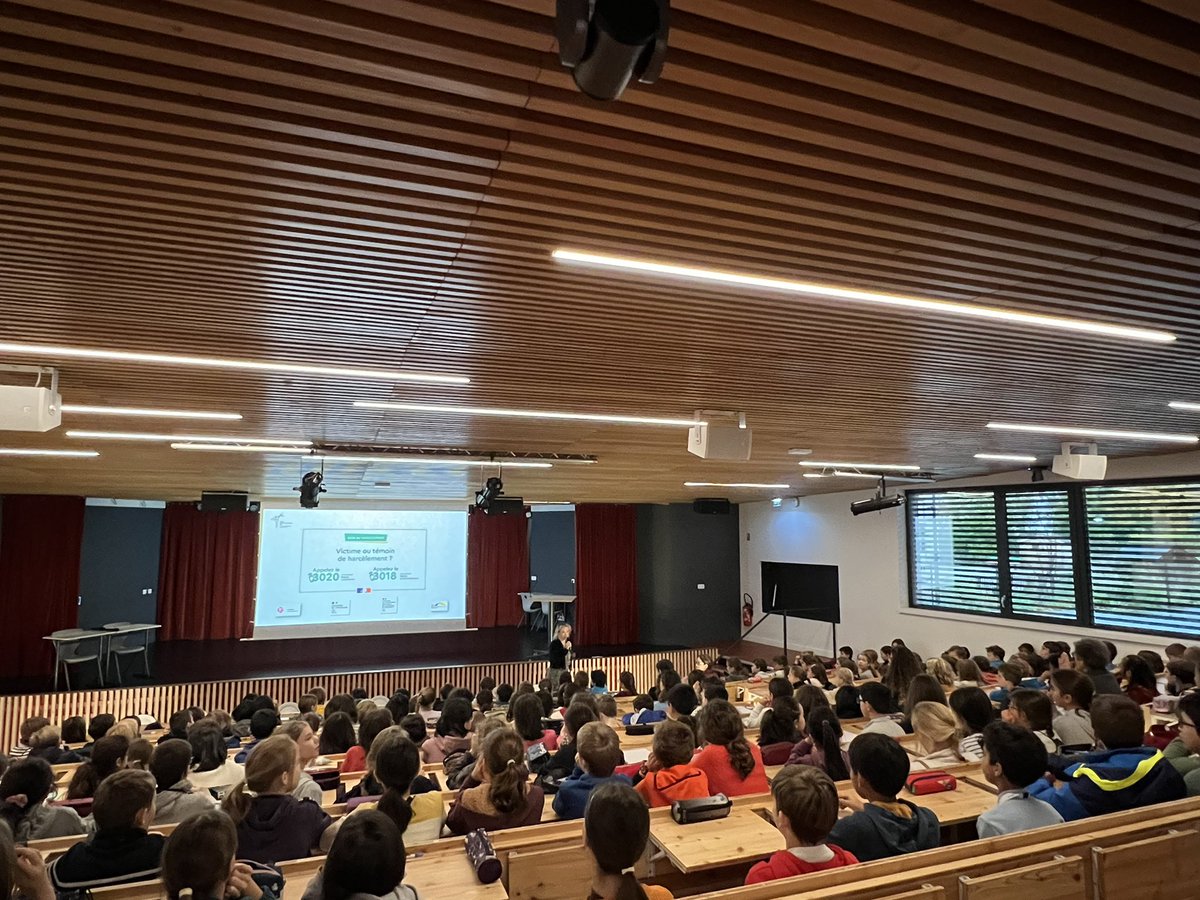 Cité scolaire et lutte contre le harcèlement : quand l’interdegré prend tout son sens. Le LFA choisit une entrée par le cycle 3 pour réunir les élèves autour d’une intervention dédiée entre information et interaction. « Ensemble plus fort contre le harcèlement scolaire »