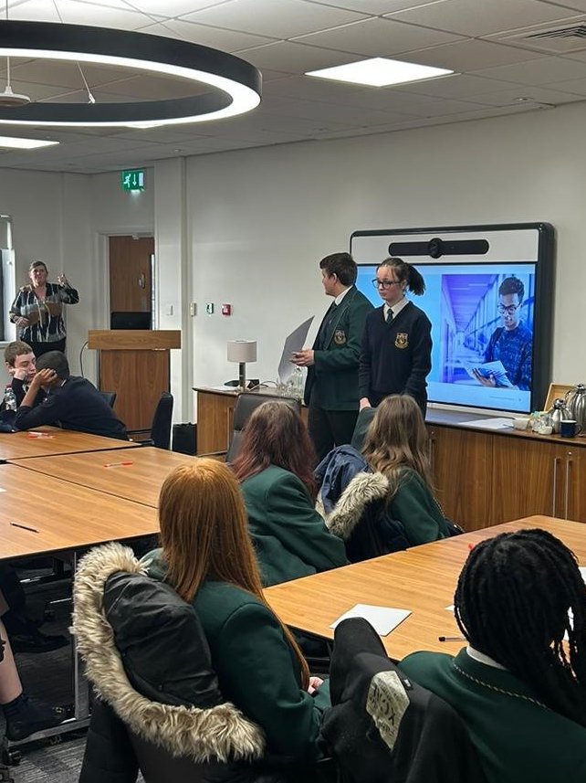 Year 10 recently worked hard on a challenge at the KPGM offices to help the NHS reduce hospital waiting times. Thank You to the #TalentFoundry and #KPMG for arranging the workshop #OpeningDoorsToOpportunity