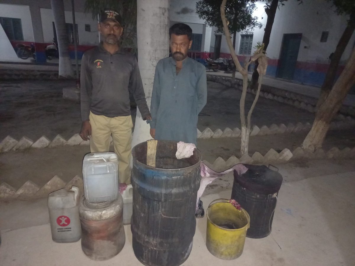 👈🏼 ایس ایچ او جھڈو کی شراب فروش عناصر کے خلاف بڑی اور کامیاب کاروائی، ملزم گرفتار،بڑی تعداد میں دیسی شراب برآمد.

👈 میرپورخاص ـ ایس ایس پی میرپورخاص عادل میمن کے احکامات کی روشنی میں ایس ایچ او جھڈو کا شراب فروش عناصر کے خلاف خفیہ اطلاع پر بڑی اور کامیاب کاروائی.