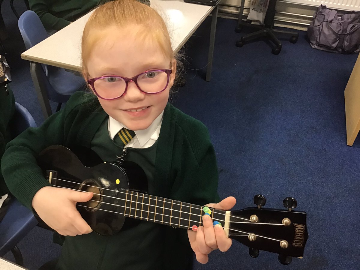 Y3SJV's tweet photo. In 3B, we have been concentrating on the placement of our fingers for the G7 chord. #SJVMusic https://t.co/373srvnLtk