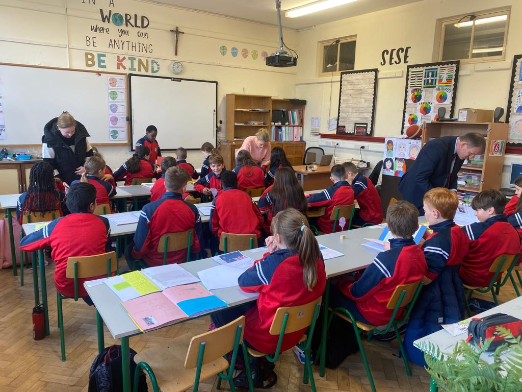 Castlebar_PS's tweet image. Ms. Lawless' 6th Class had a busy week last week - trying out some coding with St. Gerald's students and presenting their projects to teachers &amp; classes! Well done everyone! @stgeralds @thecontel #codingfun #countriesoftheworld😀