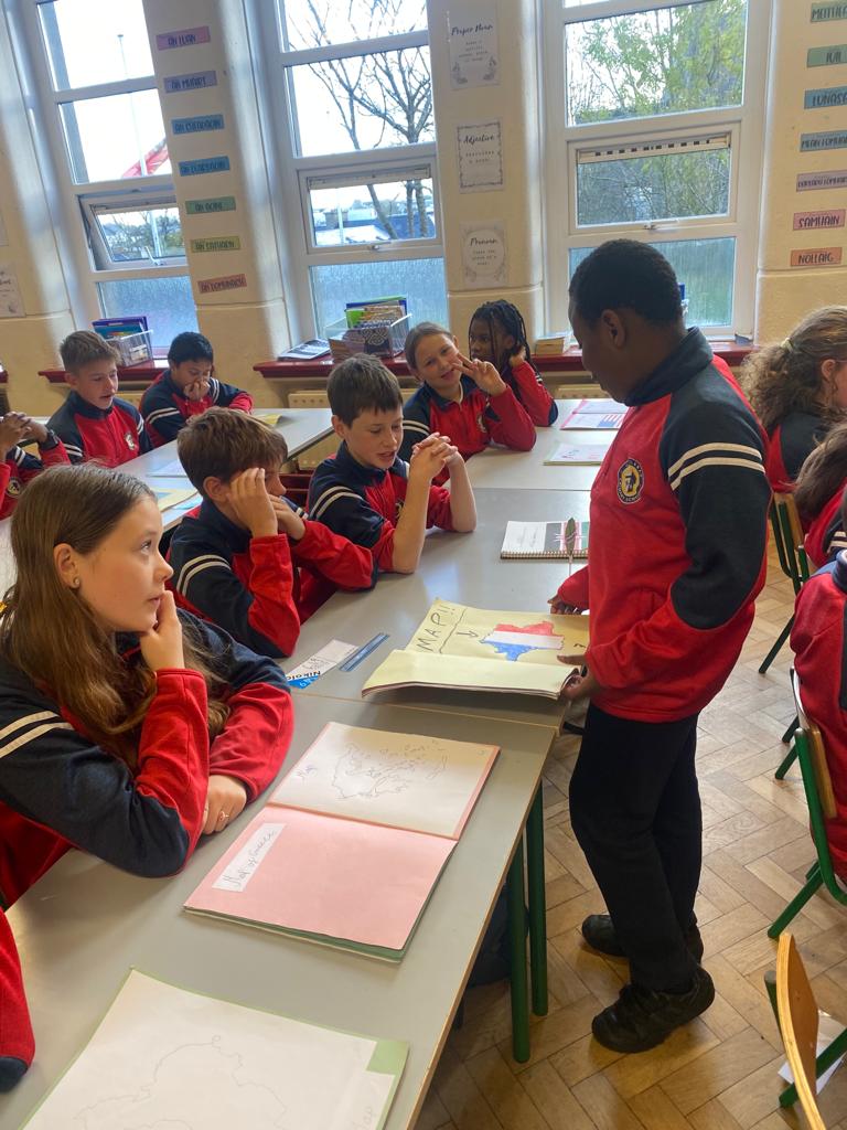 Castlebar_PS's tweet image. Ms. Lawless' 6th Class had a busy week last week - trying out some coding with St. Gerald's students and presenting their projects to teachers &amp; classes! Well done everyone! @stgeralds @thecontel #codingfun #countriesoftheworld😀