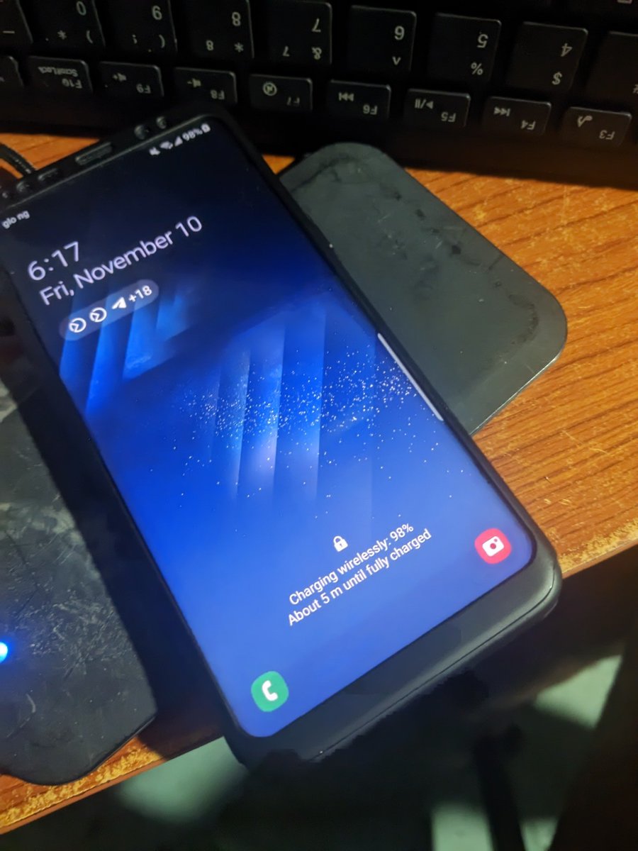 First iPhone warning already! Charged wirelessly by adding 20% 🔋 and boom overheated. S8 didn't do that and used a thicker case. My little investigation - don't wireless-charge an iPhone with a case on. The little gap makes it generate more heat for room temp up to 30°C #iphone