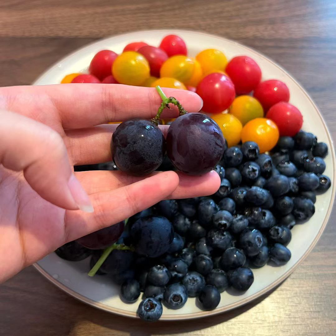 AvaWilliams01's tweet photo. Let’s have some fruit for dinner today😊 https://t.co/4XiP6Flrkq