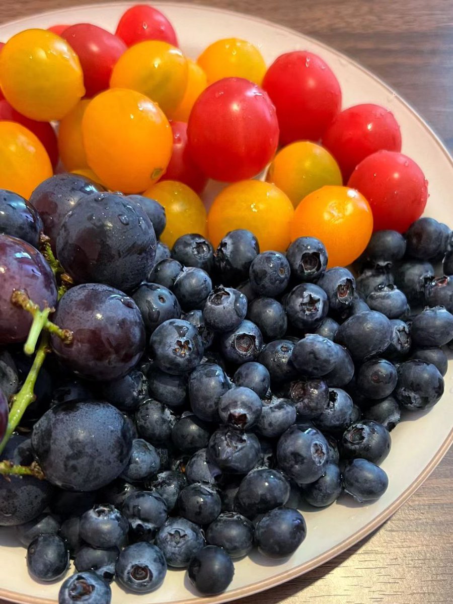 AvaWilliams01's tweet photo. Let’s have some fruit for dinner today😊 https://t.co/4XiP6Flrkq