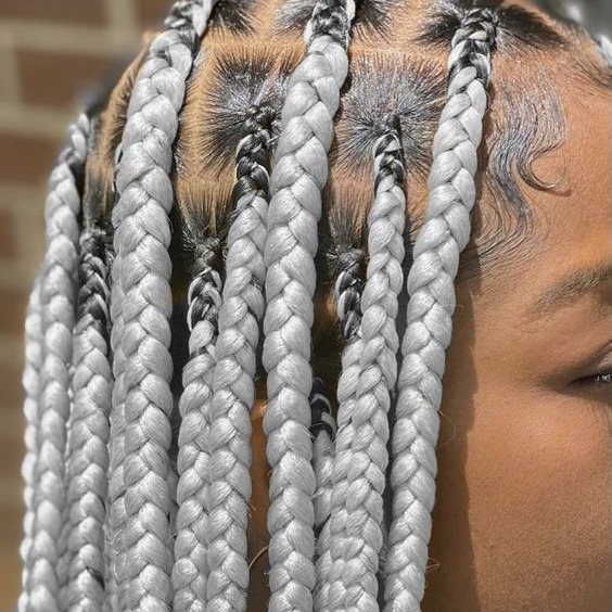 evita_braids's tweet image. 💁‍♀️ Grey never looked so chic! Try our Grey Jumbo Yaki Ombre Braids for a sleek, modern look.  

These braids are designed for easy handling, ensuring a smooth styling experience. 

 #GreyBraids #ChicHair #BraidMagic #TangleFree #EasyBraiding #ModernLook #LikeShareComment