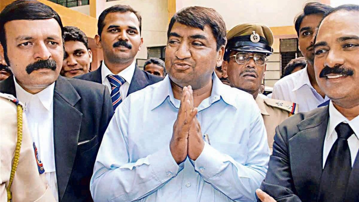 MeMarathiNewss's tweet photo. तेलगी घोटाळ्यात नक्की शरद पवारांचा काय हात होता?
#AbdulKarimTelgi #Scam2003 #SharadPawar #telgi https://t.co/MYaAaMy7CM