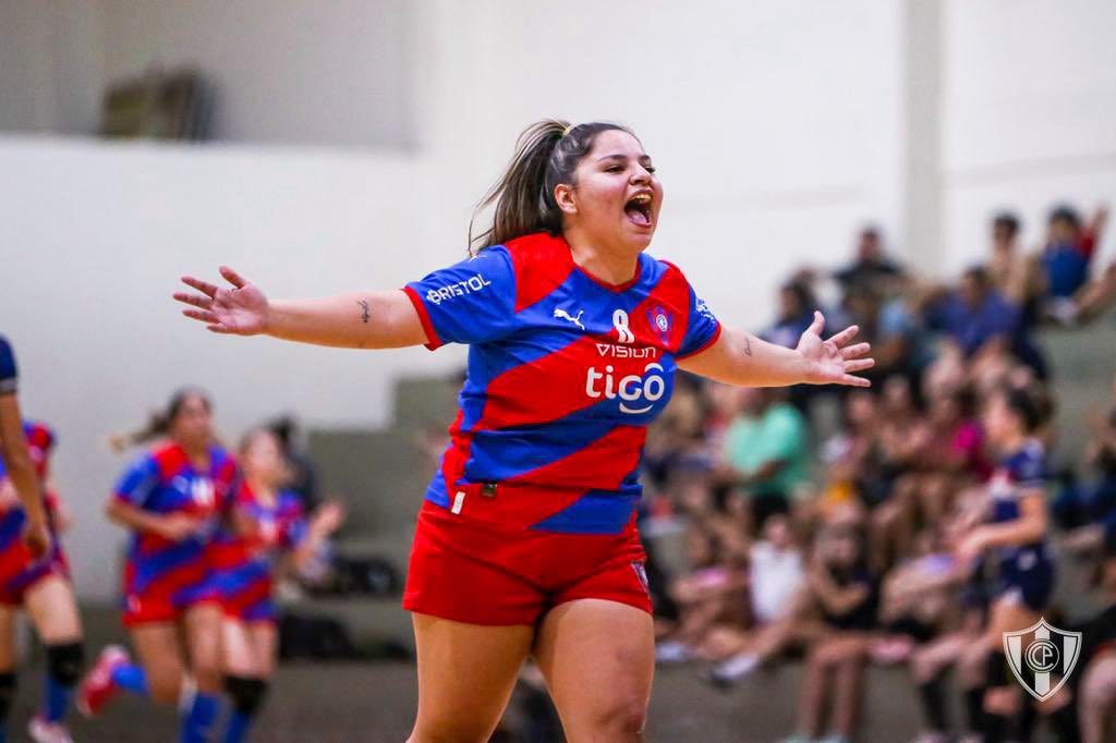 🏆 ¡BICAMPEONAS! 🏆

Cerro Porteño se consagró Campeon del Torneo República de la <a href="/cpyhandball/">Confederación Paraguaya de Handball</a>, tras derrotar a Arsenio Erico (44-19), Olimpia (43-30) y Amambay (33-25) ganando el certamen por segundo año consecutivo 🌪️🔵🔴

¡SALUD CAMPEONAS! 🥇👏

#HandballCCP 🤾‍♀️ 💙♥️