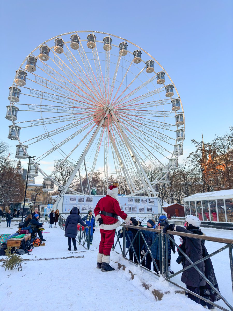 Oslo's main Christmas market, Jul i Vinterland, invites you to enjoy a few hours of pure Christmas magic right in the city centre. 🎄🌟#visitoslo #oslo #winter #osloinwinter