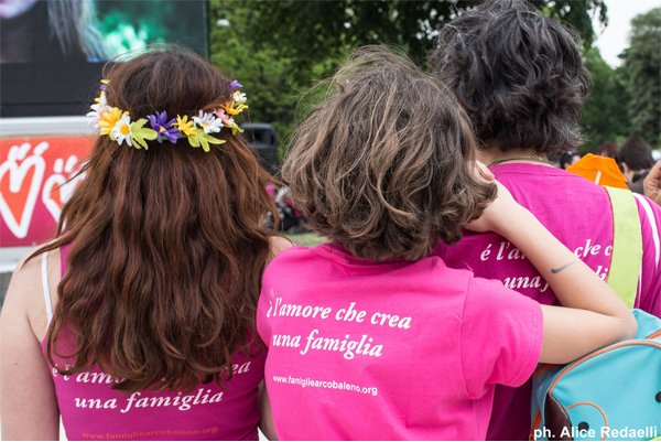 Oggi al Tribunale di Padova iniziano le cause per cancellare una delle madri di 37 tra bambini e bambine.
Un provvedimento violento e vergognoso perché parliamo di un’azione retroattiva della Procura che interviene in alcuni casi anche dopo 6 anni ...

#siamotuttiapadova