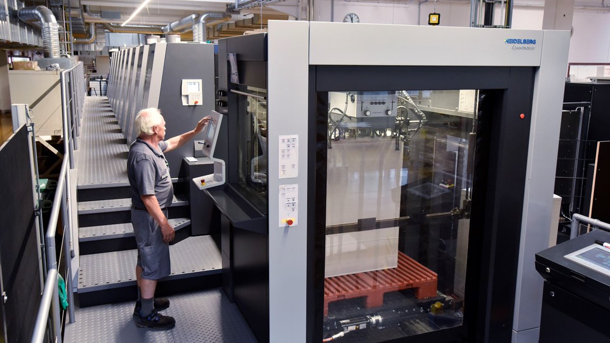 Heideldruck's tweet photo. 📢 Bromberger Packungen, a 120-year-old company, prioritizes long-term investments &amp; partnerships. In their search for a new offset press, the right technology was just as important as a collaborative relationship. Find out more 👉 https://t.co/mFAf3QJdsp https://t.co/anj0IVgs4t