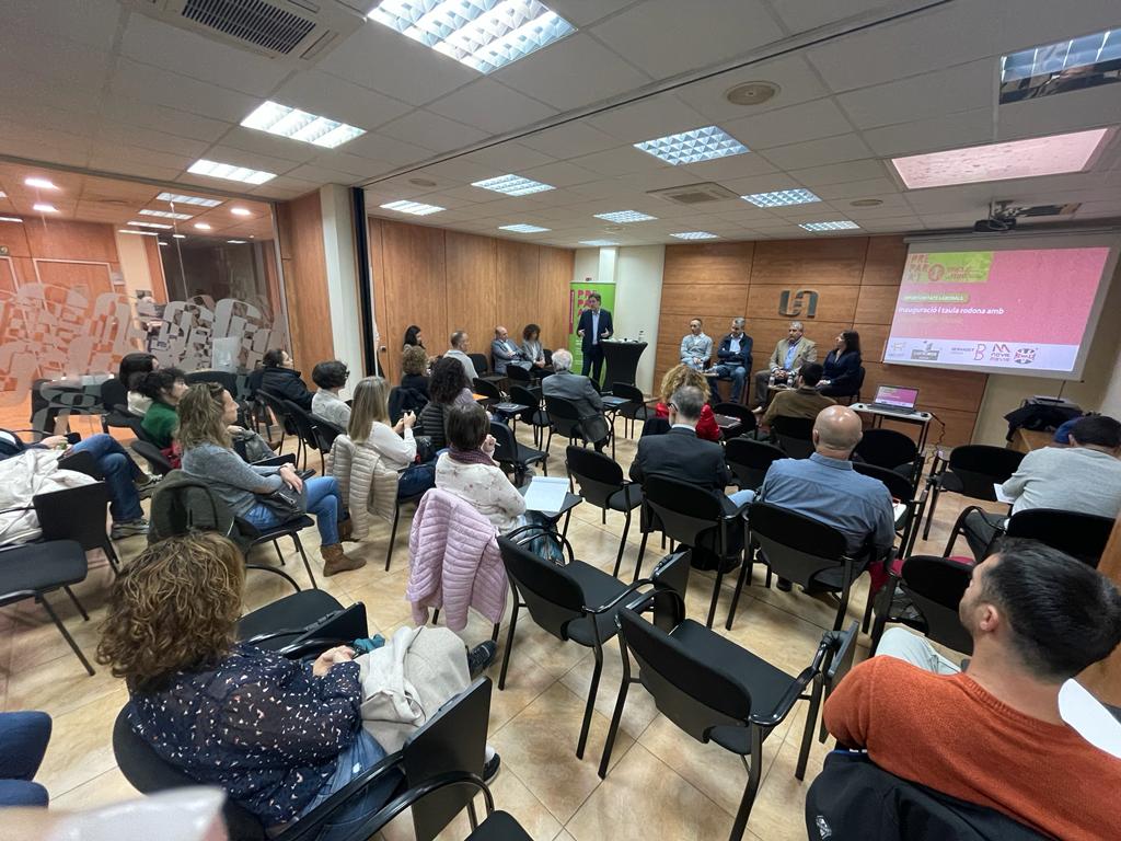 ajigualada's tweet photo. ▶️Avui, juntament amb la @UEAnoia hem donat el tret de sortida a la 12a edició "Igualada Prepara't"
Tallers, conferències i sessions formatives, per a totes aquelles persones que cerquen feina, volen emprendre o reorientar la seva carrera professional.

ℹ️ https://t.co/zlsnbeZnkL https://t.co/SfAK7LvAKR