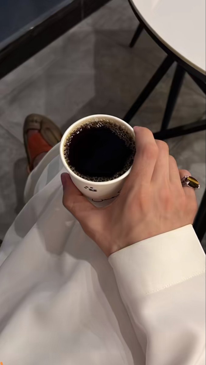 مسيتوا بالخير وعقبه 

خليتني بين الكرامه والاشواق 
تمنعني العزه ويدفعني الشوق..