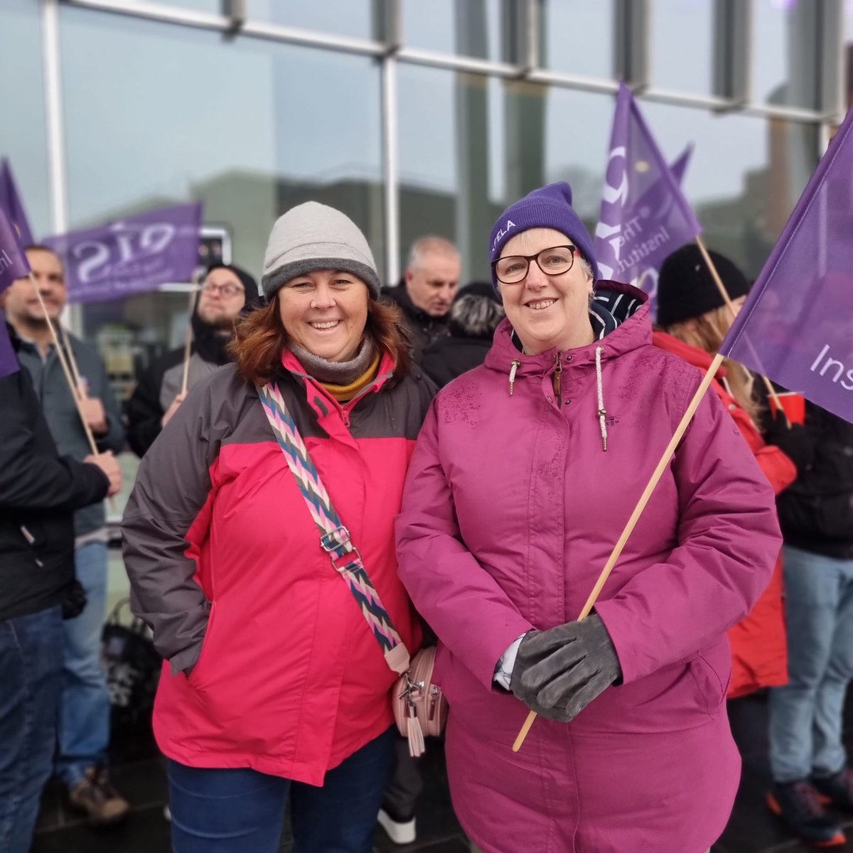 There was an incredible turnout at the <a href="/CofGCollege/">City of Glasgow College</a> picket line this morning. Without delay, the Scottish Government must address the crisis in Scotland's colleges. We will not trade jobs for pay! #FightingForFE