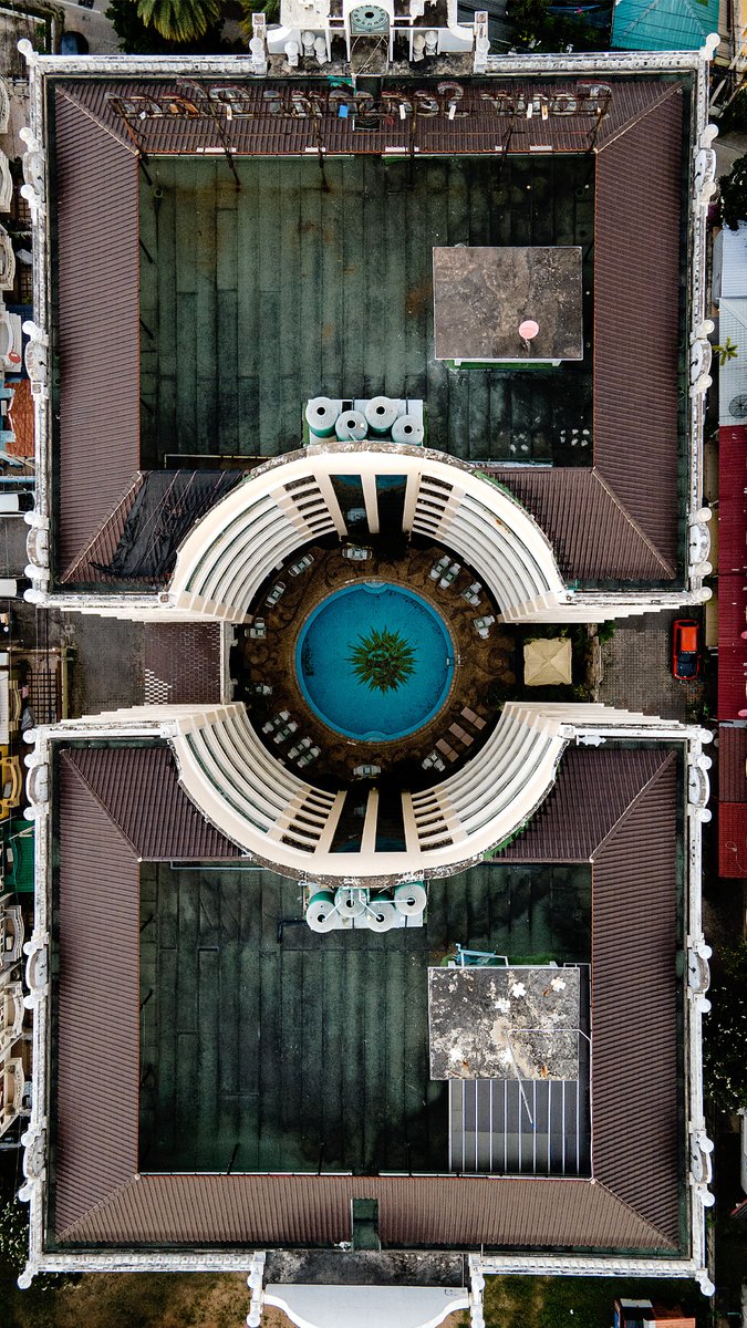 The Four Seasons Place, from above. A very cool and a nice looking boutique hotel in the heart of Pattaya City.

#pattaya #thailand #pattayacity #dronephotography #ariel #amazingthailand #thailandinsider #travelthailand