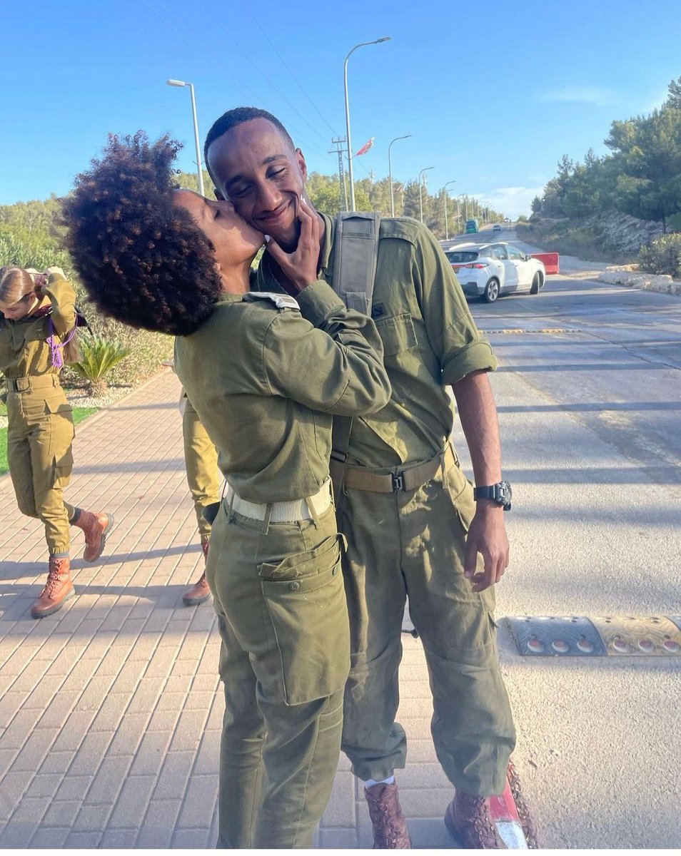 'I drove an hour and a half for a kiss and a hug from my little brother ❤️(That’s all the time he had). We are going to win this!' Thank you to @AshagerAraro and to our brave men and women in uniform for keeping us safe 💙🇮🇱. Love, Israel