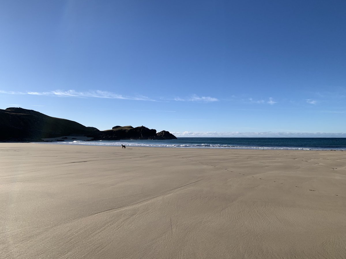 MangerstaCroft's tweet photo. Sunday + Monday weather at two Hebridean beaches (Mangersta 12/11 + Reef 13/11). Pretty nice to arrive home to after a Greek holiday. #November #Weather #WeatherUpdate #beach #NatureBeauty #ThePhotoHour #StormHour @OuterHebs #VisitScotland #isleoflewis #vitaminsea @IslesWeather https://t.co/pad4Ao5YBa