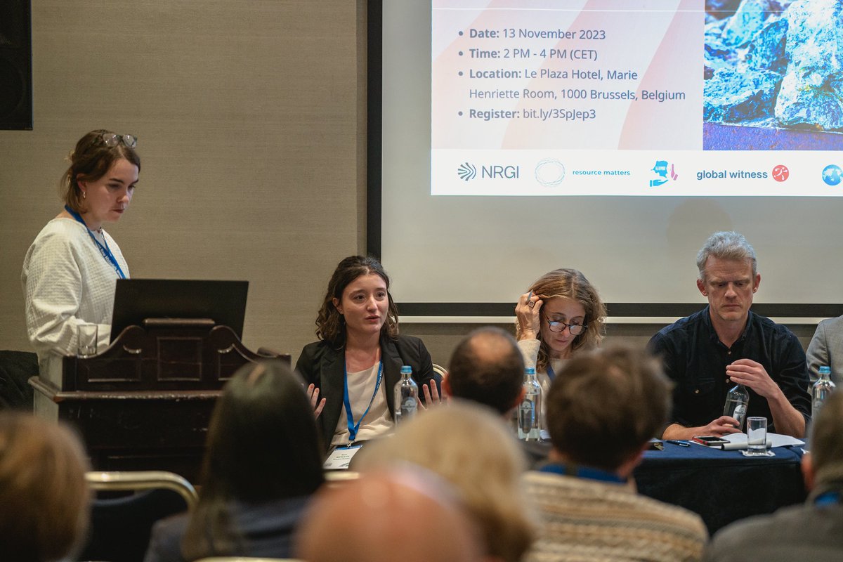 resourmatters's tweet photo. #RawMaterialsWeek : 
We need to know what relation there is between the trader who buys #cobalt in Kolwezi and the newly released smartphone in Berlin. 

If companies are unwilling to map their cobalt supply chain, #ResourceMatters has done it for them: https://t.co/w5MqLhSn0a https://t.co/hEr5YLhJhy