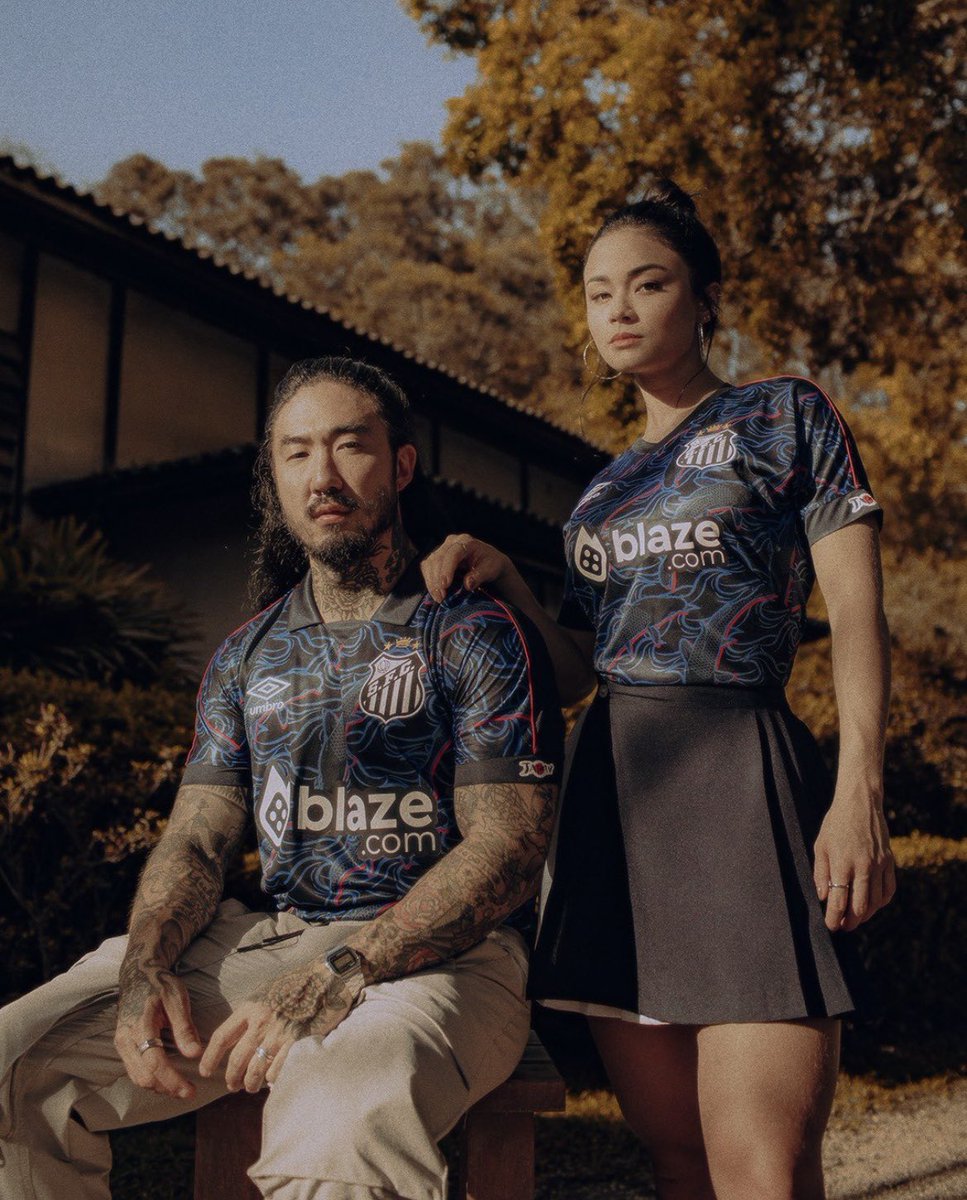 __MaxMaillots's tweet image. ⏳ TAS en 48h seulement !

🥶 Concours flash pour gagner le maillot maillot third de 🇧🇷 Santos, inspiré de l'histoire du club avec le Japon !🇯🇵🐟

1⃣ RT/Like ce tweet !
2⃣ Follow @__MaxMaillots et @momutoteams_fr pour participer ! 👕