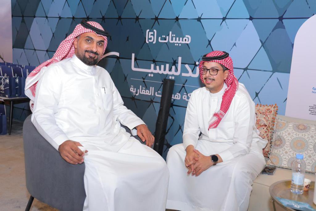 Habitat__sa's tweet photo. تتشرف شركه هبيتات العقاريه بزياره شركاء النجاح (منسوبي بنك الراجحي) لأفتتاح مشروع #هبيتات5
#بنك_الراجحي https://t.co/J9VhLBL4oI