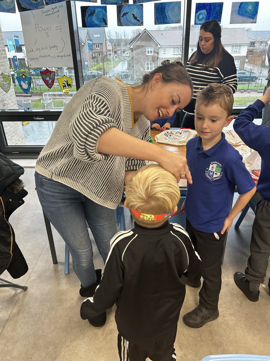 DargavelPrimary's tweet image. Primary 3 received their #ReadWriteCount bags today! We welcomed families into our classrooms to experience these bags together before we got to take them home 😊 #BookWeekScotland