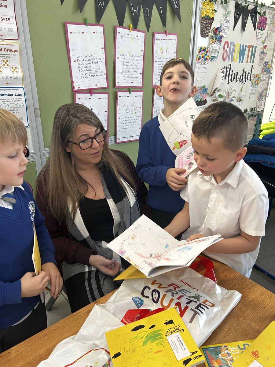 DargavelPrimary's tweet image. Primary 3 received their #ReadWriteCount bags today! We welcomed families into our classrooms to experience these bags together before we got to take them home 😊 #BookWeekScotland