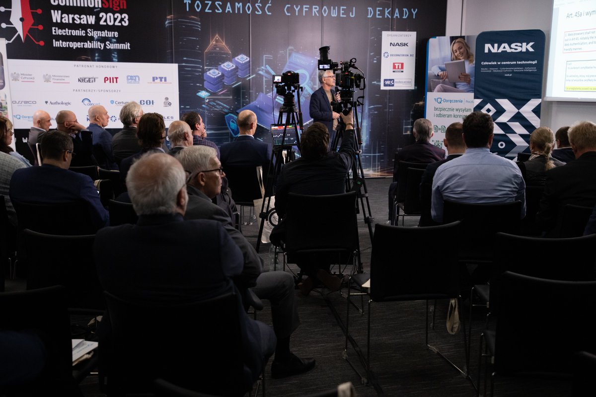 NASK_pl's tweet photo. Jakie wyzwania dla użytkowników sieci rodzi rozporządzenie #UE #eIDAS? Na to pytanie odpowiadał podczas konferencji #CommonSIGN 2023 Mirosław Kutyłowski, kierownik Zakładu Kryptologii w #NASKScience. https://t.co/cKaAcvkBjU
