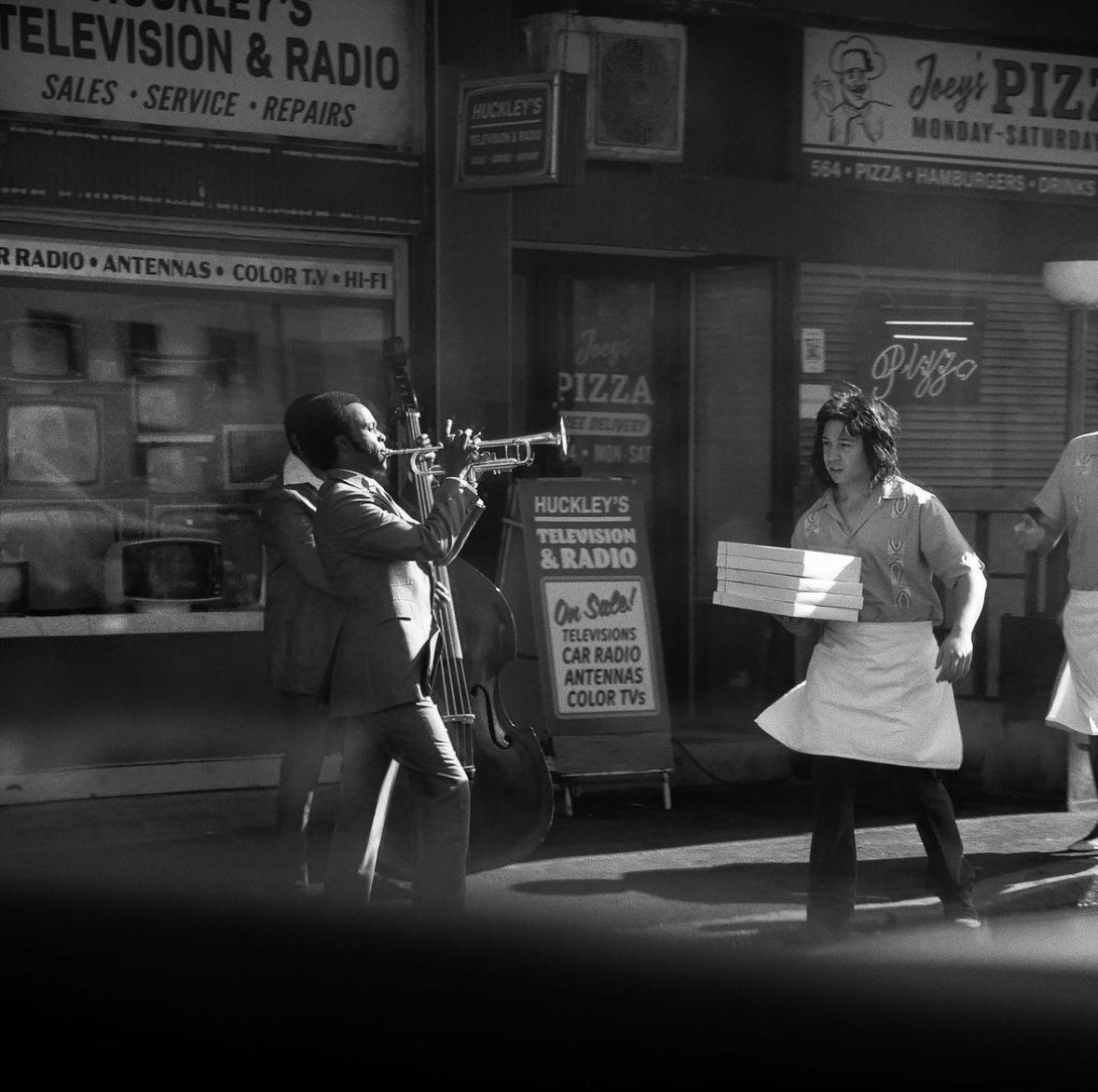 AsandaSizani's tweet image. The stunning new Allan Gray TV ad, directed by my insanely gifted friend Sam Coleman. Produced by Zayd Halim. All filmed in Cape Town. 🎺🎶 #GiveItTime

Full clip here:
m.youtube.com/watch?v=fFJKMA…