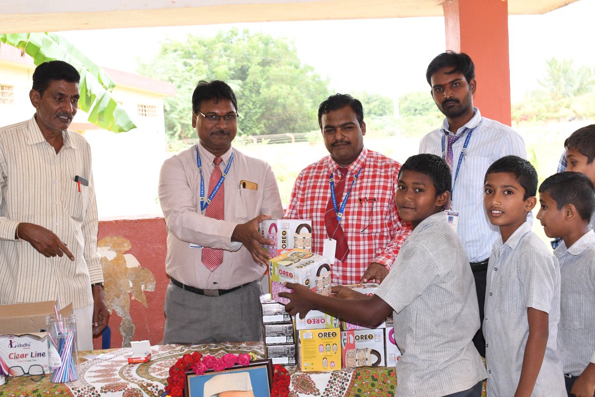 LBRCE1's tweet photo. #childrensday Celebrated at the #lbrce Adopted Village of #kanimerlathanda pirata nagar. Principal Dr K Appa Rao Sir, #NSS officer Dr.B.Siva Hari Prasad ,and Sri S Umamaheswar Reddy, Principal of the High School team joined https://t.co/27FZ3pLMW5