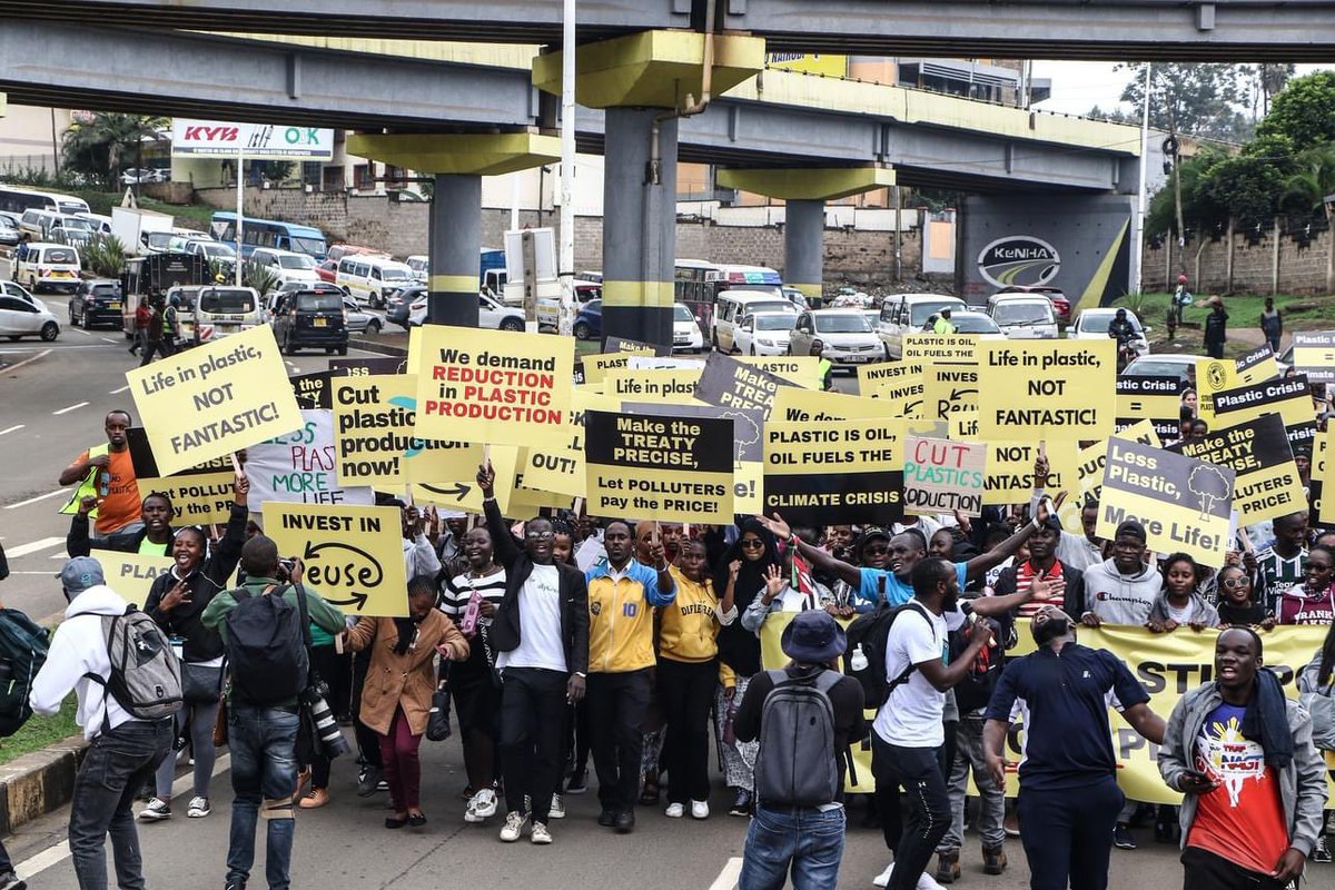 On 11th Nov, various civil society groups & change makers marched the streets of Nairobi to demand drastic reduction in plastic production ahead of the ongoing third round of #PlasticsTreaty negotiations. 

Read more 👉 breakfreefromplastic.org/2023/11/11/pre…

#PlasticsTreatyMarch