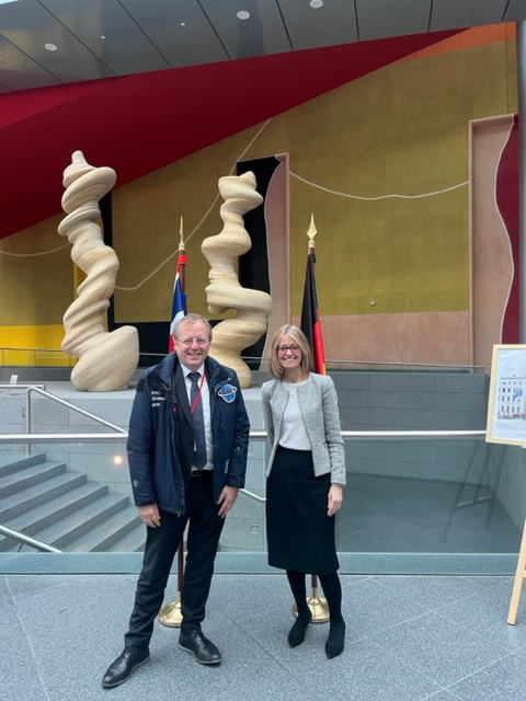 jillgallard's tweet photo. Gutes Gespräch heute über 🇩🇪-🇬🇧 Zusammenarbeit in den Bereichen #Wissenschaft &amp; #Innovation - einschließlich #Wasserstoff &amp; #KI - mit @acatech_de-Präsident @janwoerner. Beste Aussichten für gemeinsame #Forschungsprojekte! https://t.co/I4H9ZpcU56